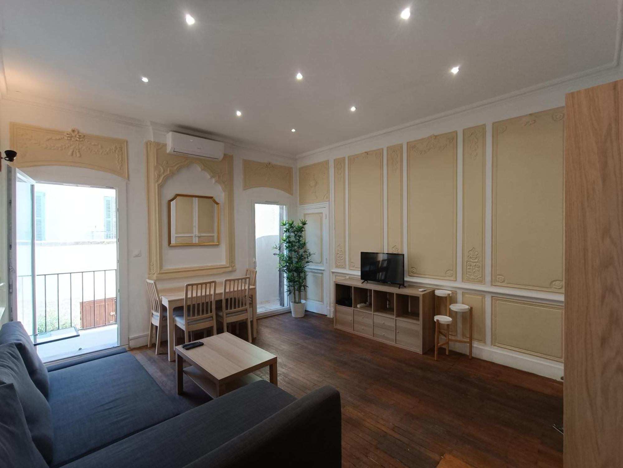 Appartements Et Studio Renoves En 2022, Intra Muros Avignon Exterior foto