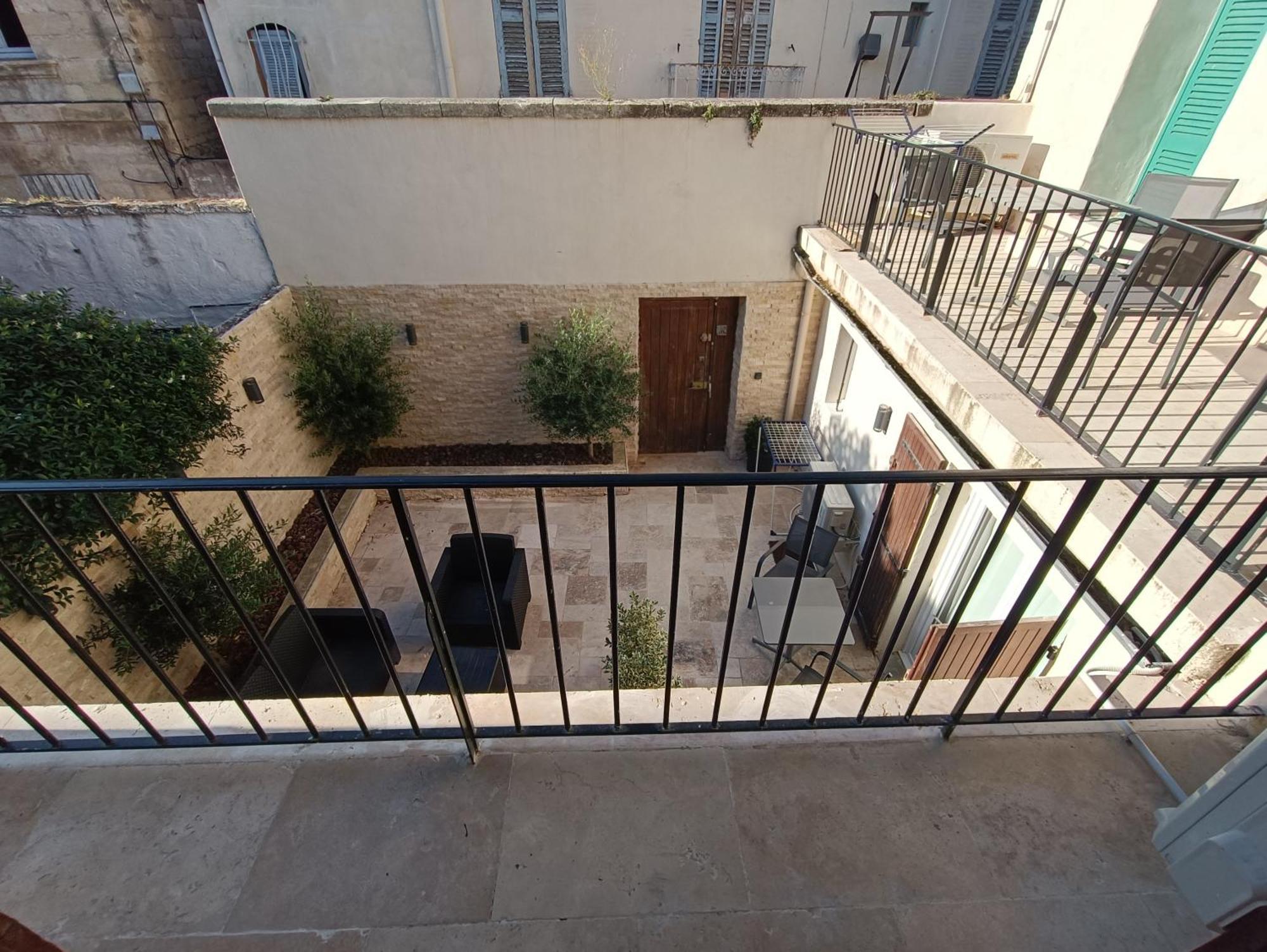 Appartements Et Studio Renoves En 2022, Intra Muros Avignon Exterior foto